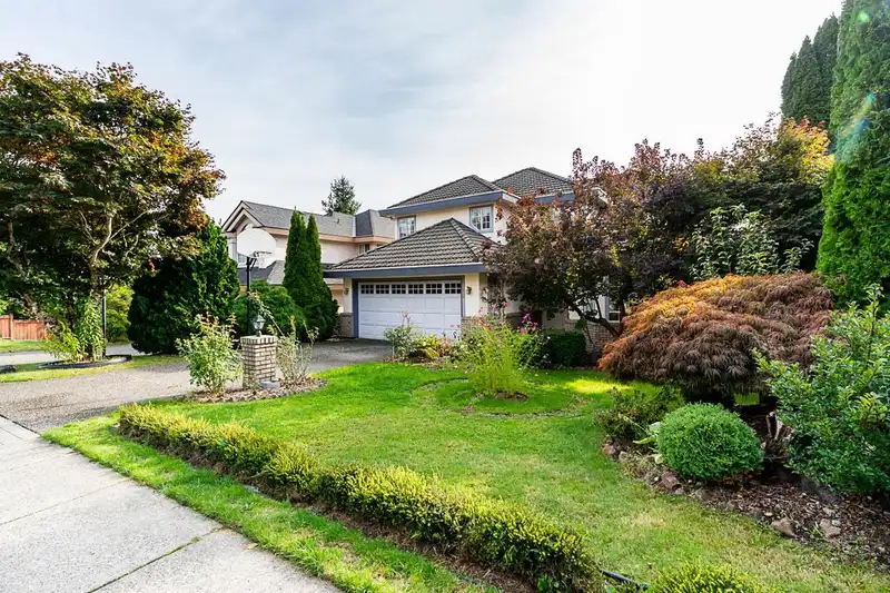 2980 CLIFFROSE CRESCENT - photo 3 of 40