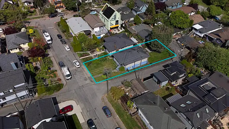 2137 20TH AVENUE - photo 2 of 10