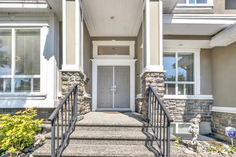 16055 111A AVENUE - photo 3 of 40