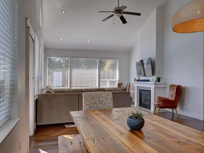 825 BAYVIEW HEIGHTS ROAD - photo 3 of 39