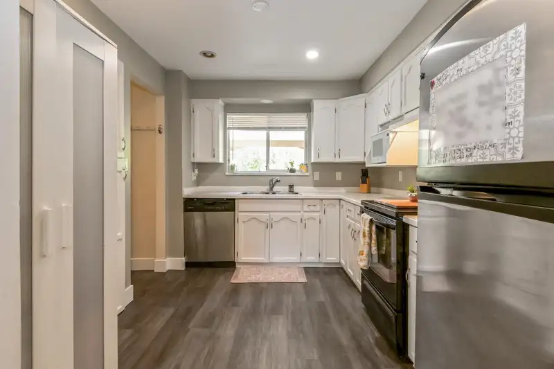 11670 RITCHIE AVENUE - photo 4 of 29