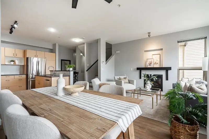 31 20350 68 AVENUE - photo 1 of 38