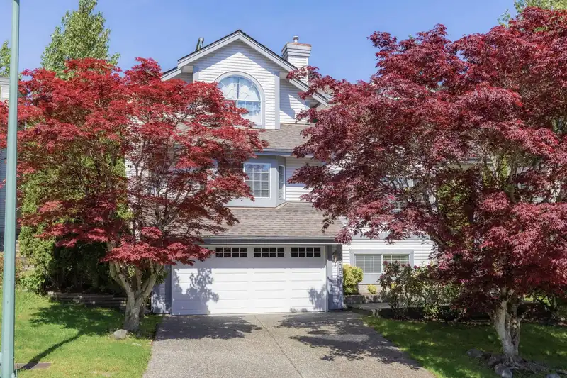 2905 CLIFFROSE CRESCENT - photo 1 of 40