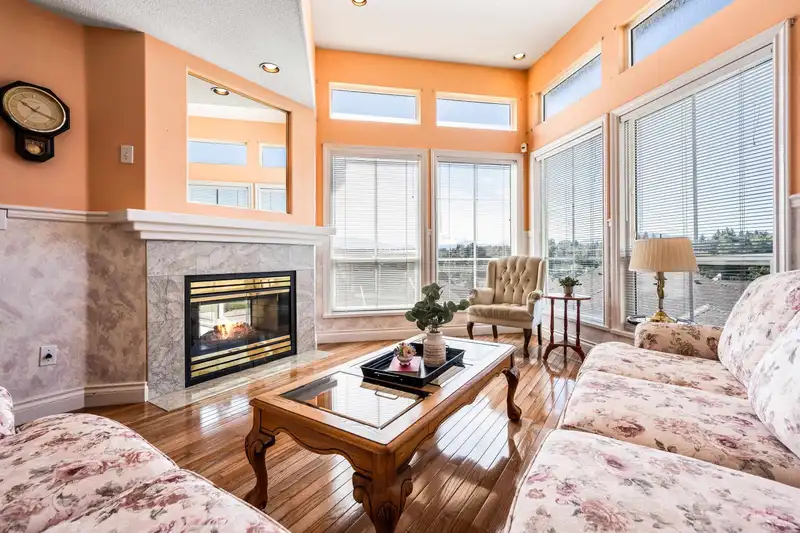 34 3354 HORN STREET - photo 2 of 39
