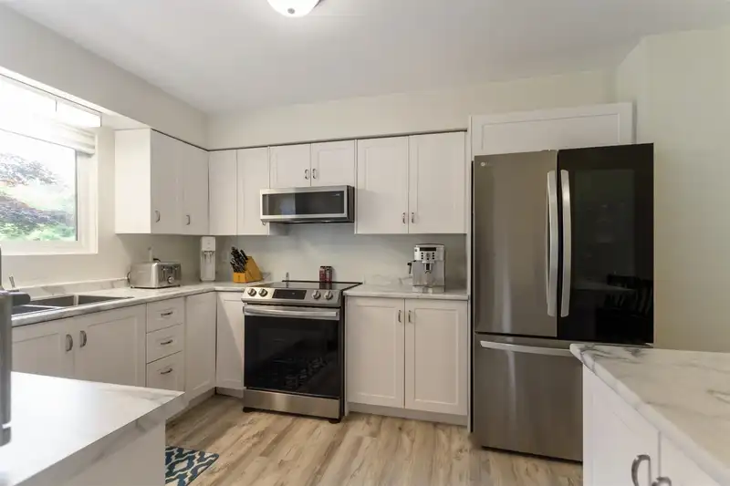 8511 111A STREET - photo 2 of 34