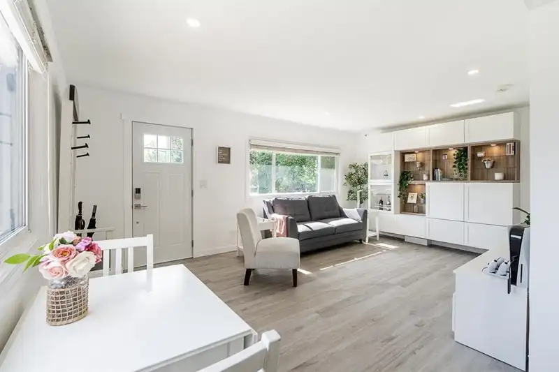 23035 117 AVENUE - photo 2 of 20