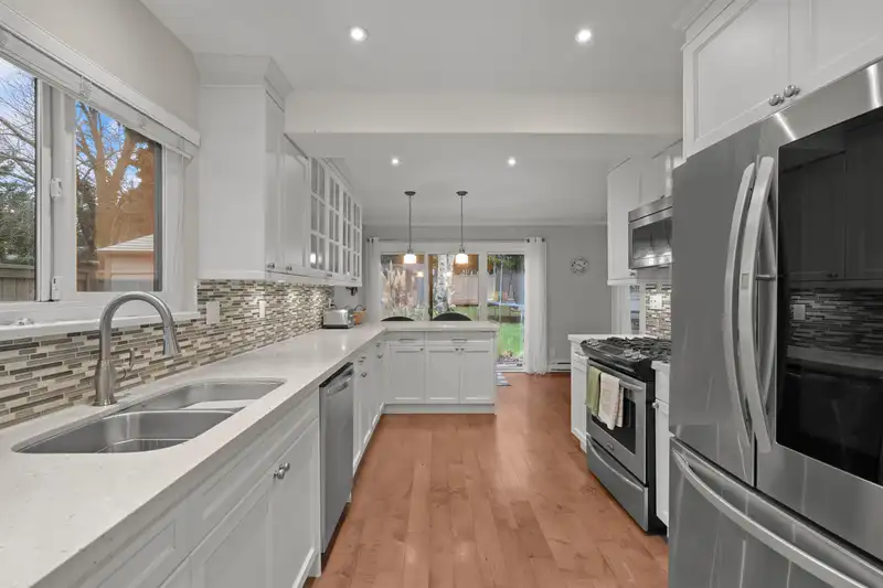 13507 15 AVENUE - photo 3 of 27