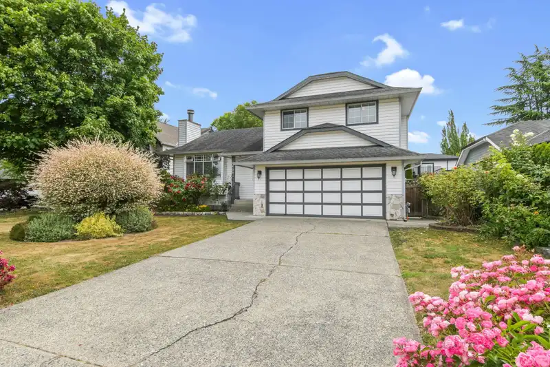 6322 171A STREET - photo 2 of 40