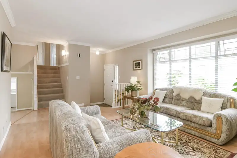 6322 171A STREET - photo 4 of 40