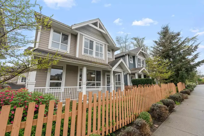 63 7059 210 STREET - photo 2 of 39