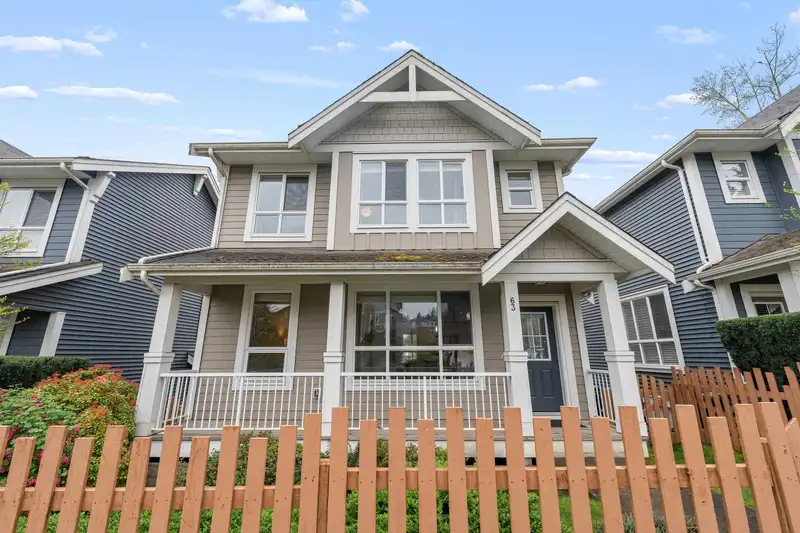 63 7059 210 STREET - photo 3 of 39