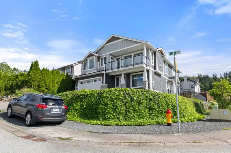 46658 GROVE AVENUE - photo 3 of 40