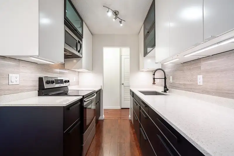 208 211 W 3RD STREET - photo 2 of 33