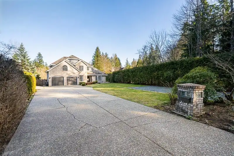 4570 MAYSFIELD CRESCENT - photo 2 of 40