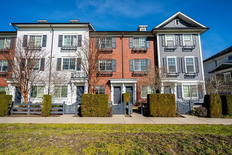 6 7348 192A STREET - photo 2 of 23