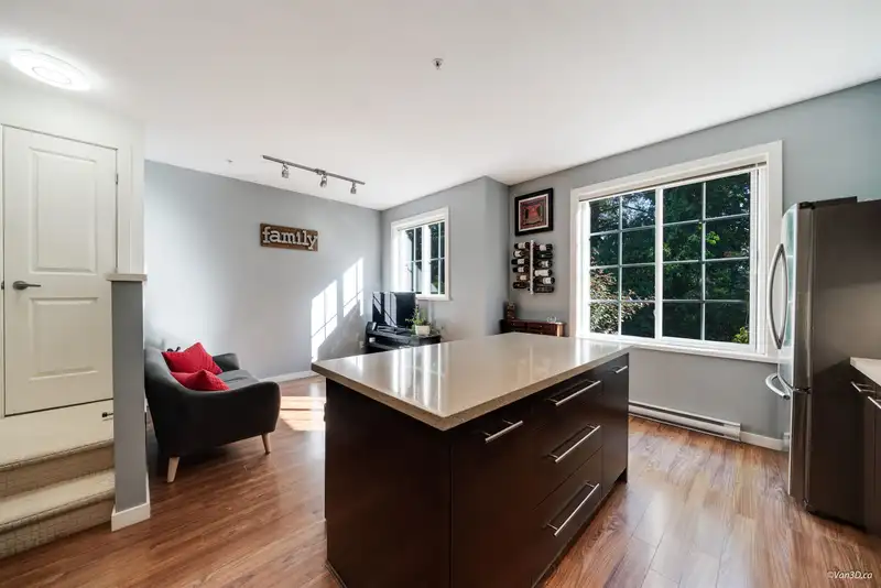25 550 BROWNING PLACE - photo 4 of 40