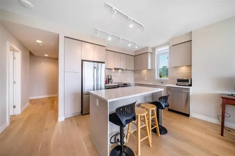 504 8761 UNIVERSITY CRESCENT - photo 3 of 22