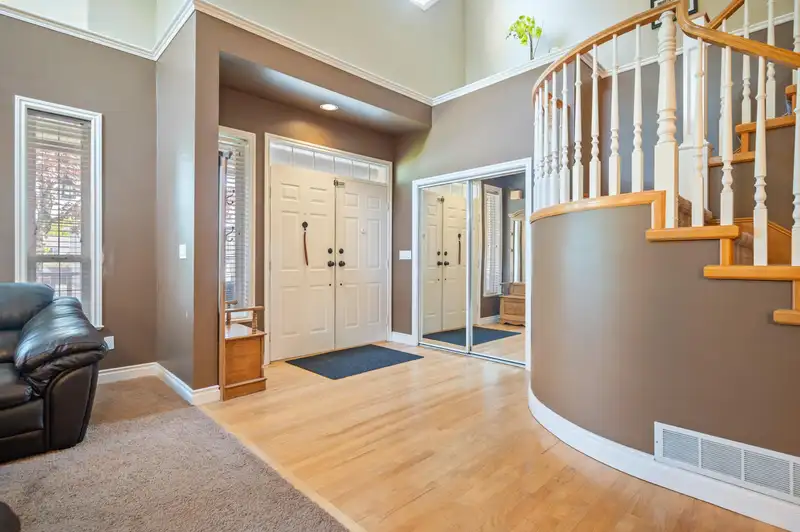 20218 93 AVENUE - photo 4 of 40