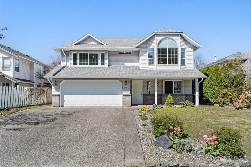 5720 REMINGTON CRESCENT - photo 2 of 40