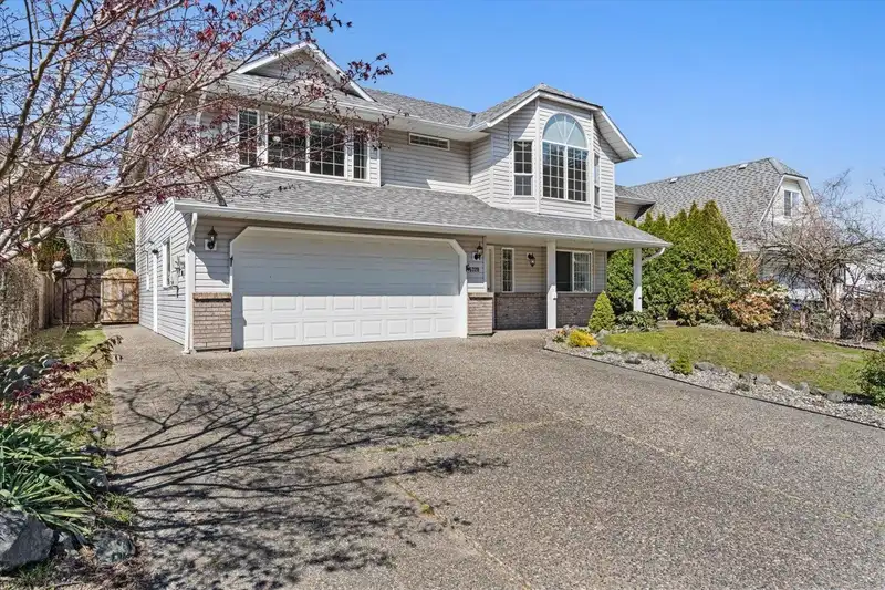 5720 REMINGTON CRESCENT - photo 3 of 40