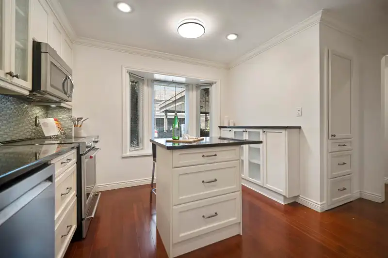 54 8111 SAUNDERS ROAD - photo 4 of 28