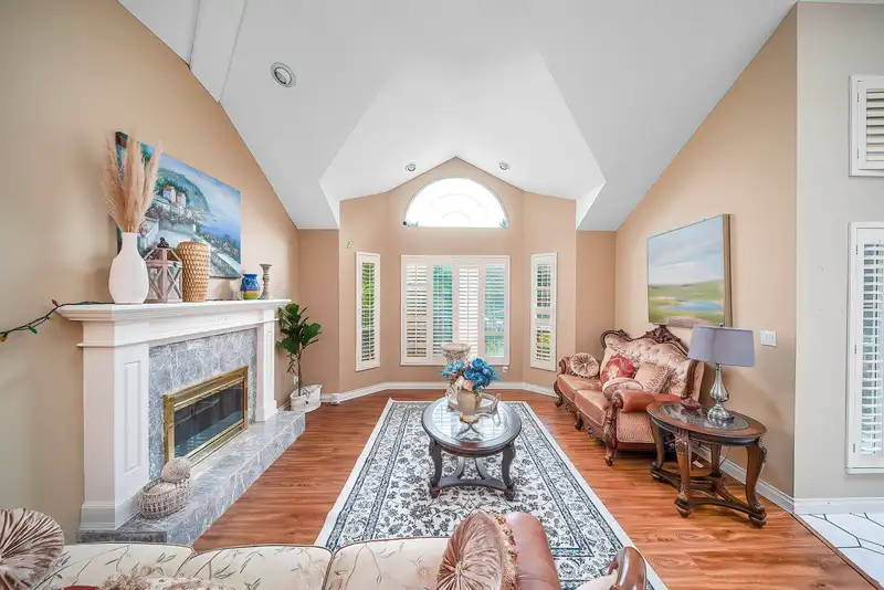15007 75 AVENUE - photo 4 of 29