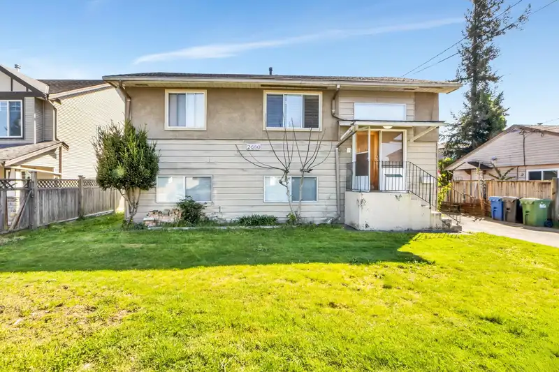 2680 VICTORIA STREET - photo 2 of 19