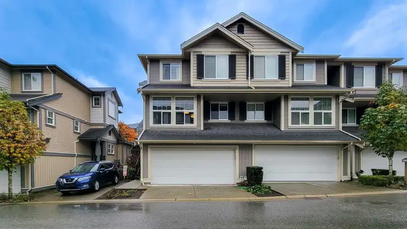 45 20831 70 AVENUE - photo 1 of 31
