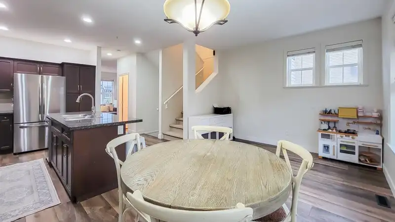 45 20831 70 AVENUE - photo 2 of 31