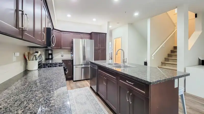 45 20831 70 AVENUE - photo 4 of 31