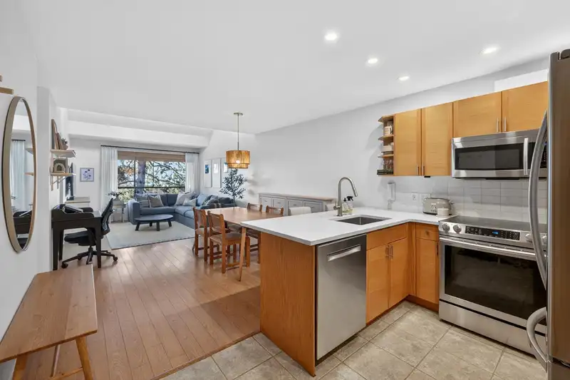 330 210 W 2ND STREET - photo 2 of 30