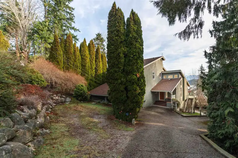 476 ABBS ROAD - photo 2 of 40