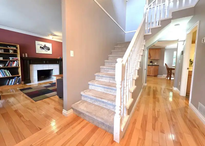 8412 213TH STREET - photo 4 of 33