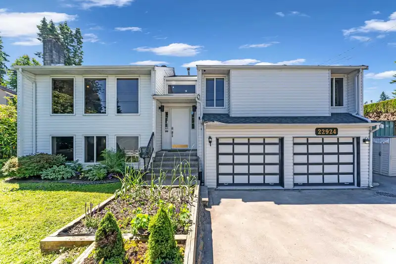 22924 88 AVENUE - photo 2 of 39