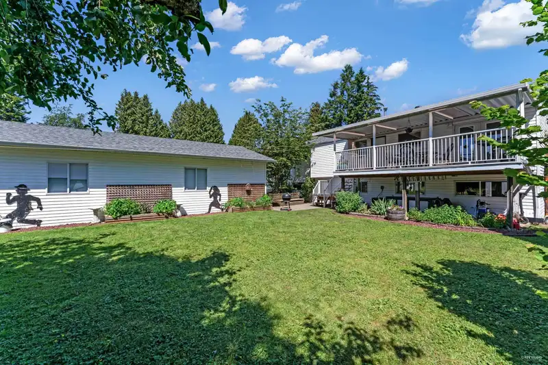 22924 88 AVENUE - photo 4 of 39