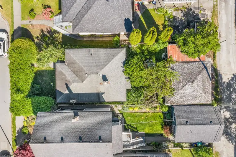 880 E 33RD AVENUE - photo 1 of 7