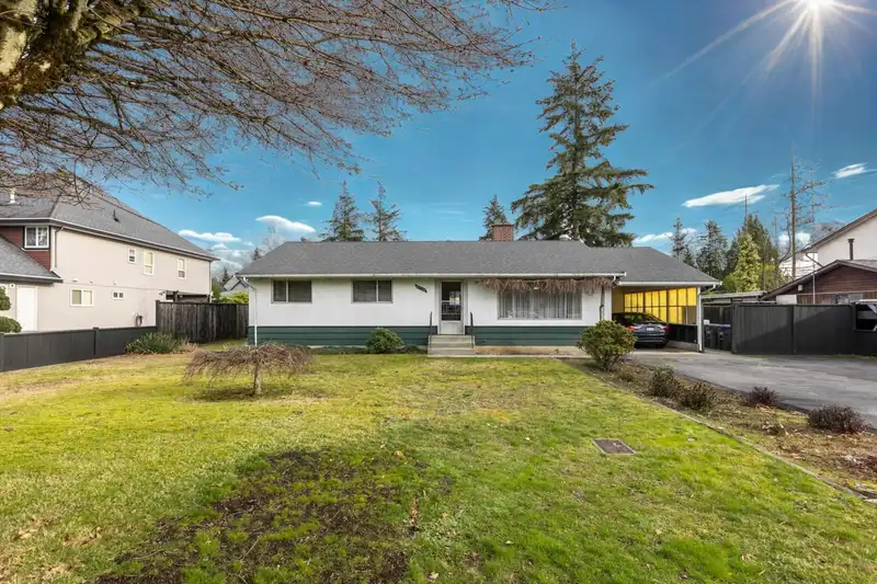 8736 154 STREET - photo 2 of 24