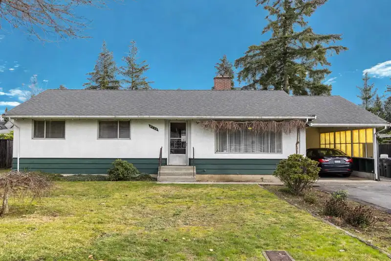 8736 154 STREET - photo 3 of 24