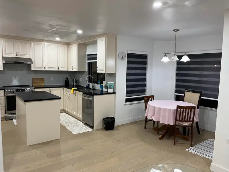 7622 147A STREET - photo 3 of 39