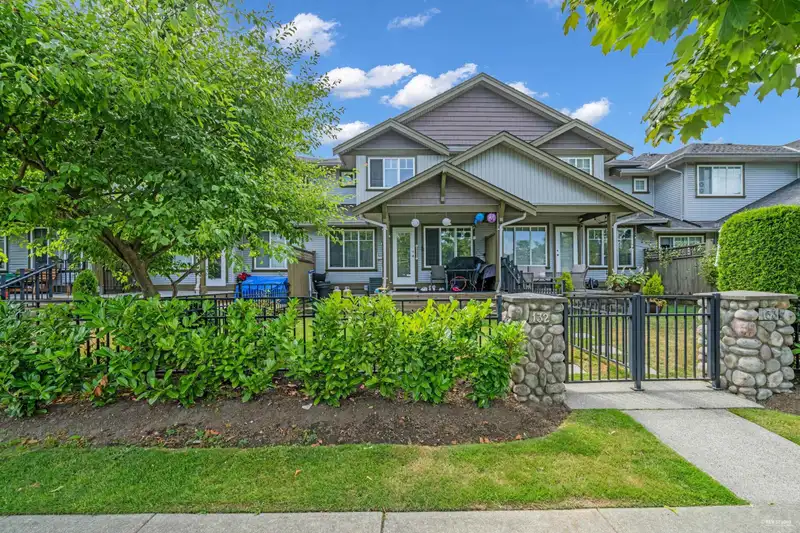 132 12040 68 AVENUE - photo 1 of 16