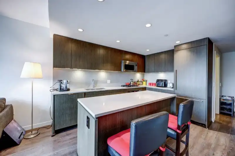908 125 E 14TH STREET - photo 3 of 19
