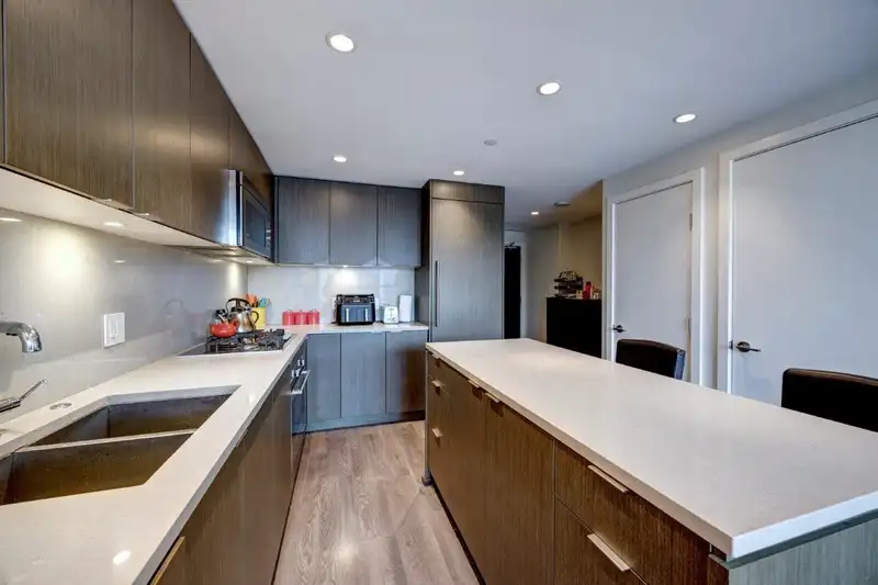 908 125 E 14TH STREET - photo 4 of 19