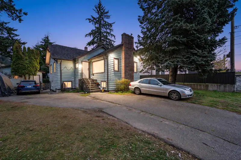 1333 SMITH AVENUE - photo 4 of 13