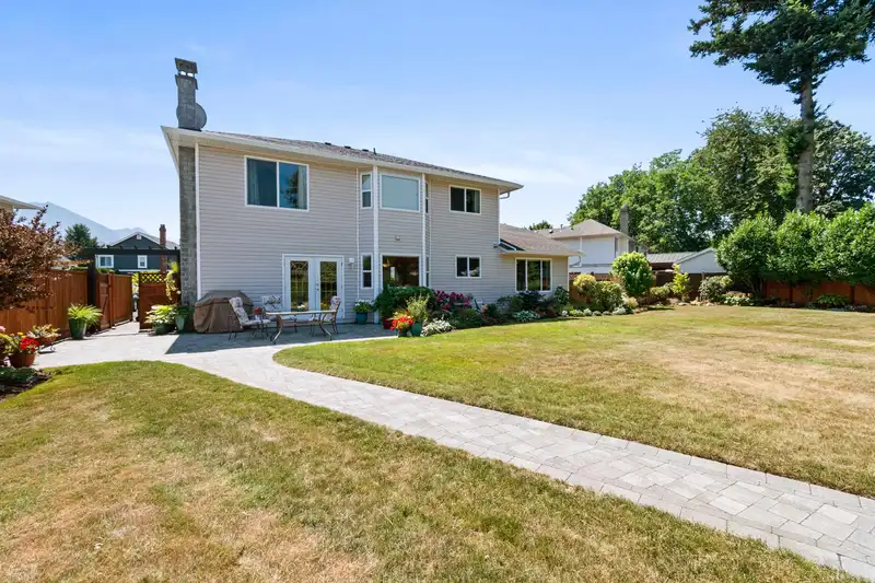 6755 HENRY STREET - photo 4 of 36
