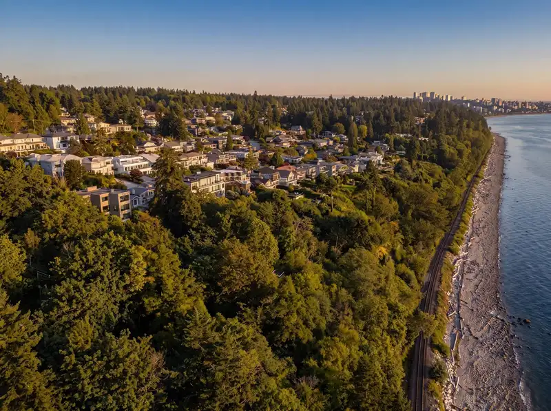 13102 13 AVENUE - photo 3 of 40