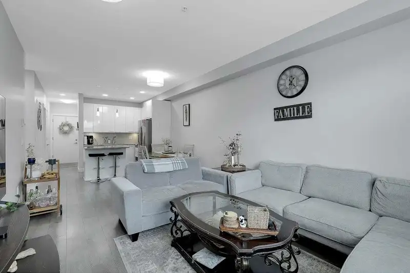 201 19940 BRYDON CRESCENT - photo 2 of 36