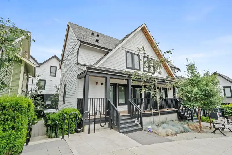 213 1306 LAVAL SQUARE - photo 1 of 31