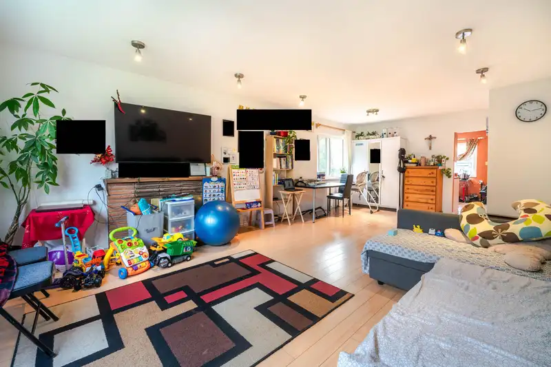 2216 E 41ST AVENUE - photo 2 of 21