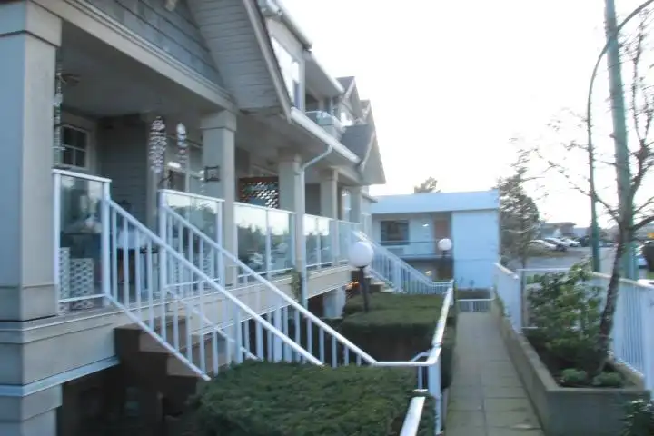 205 15621 MARINE DRIVE - photo 3 of 27