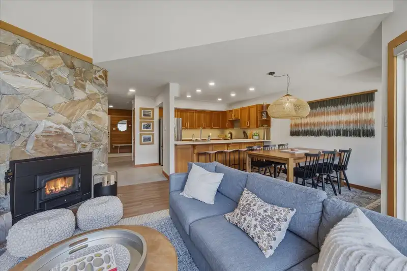 32 6127 EAGLE RIDGE CRESCENT - photo 4 of 33